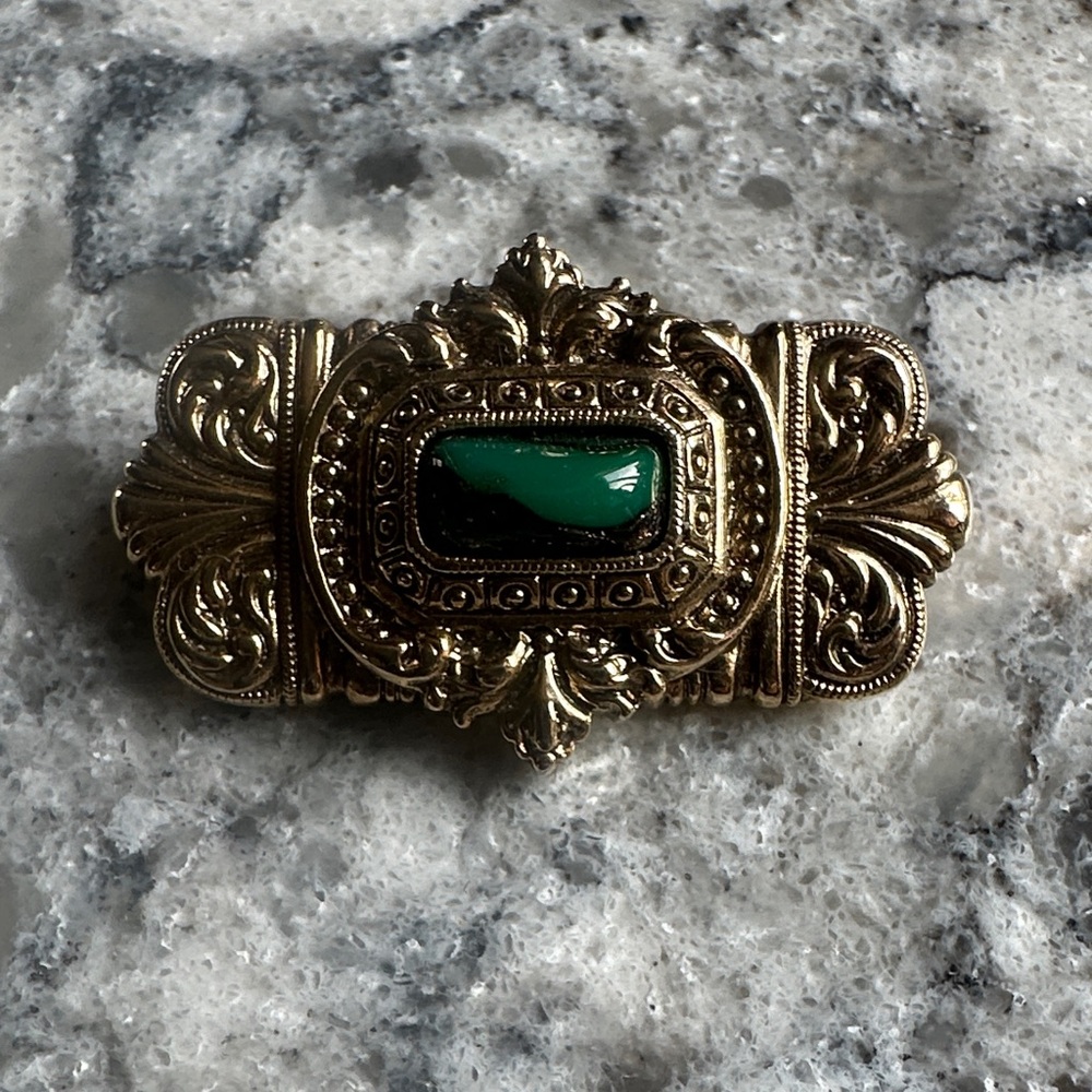 Source Unknown Gold and Green Vintage Brooch